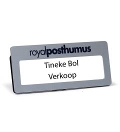 Vensterbadge 75x30mm | Logo: 75x9mm | Venster: 2 regels | Aluminium | Personaliseerbaar